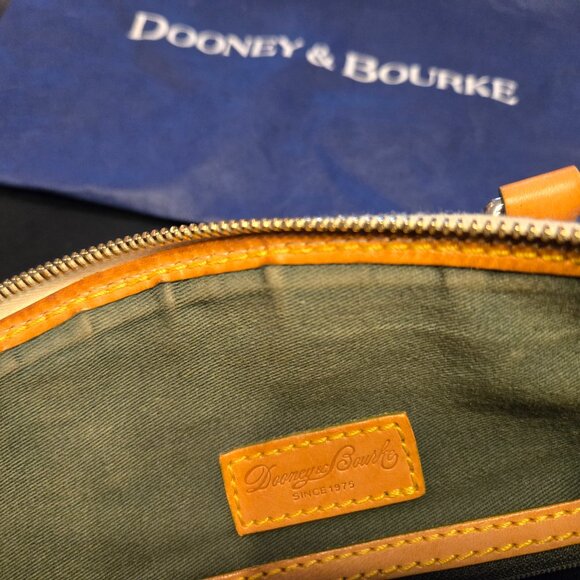 DISNEY *DOONEY AND BOURKE* TINKERBELL 2014 HALF MARATHON PURSE - Picture 7 of 9